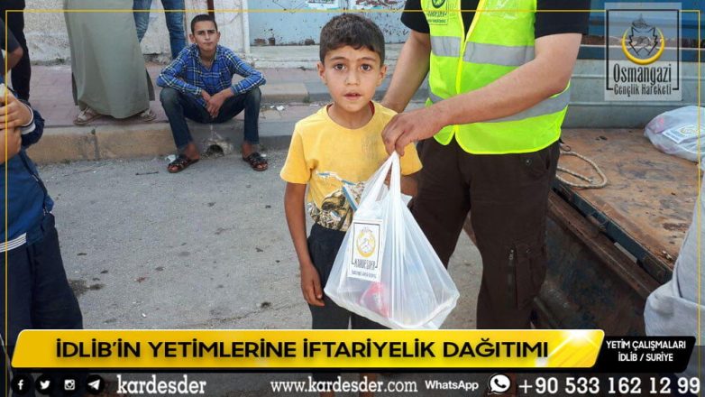 İDLİBİN YETİM VE ÖKSÜZLERİ İÇİN İFTARİYELİK DAĞITIMI 50