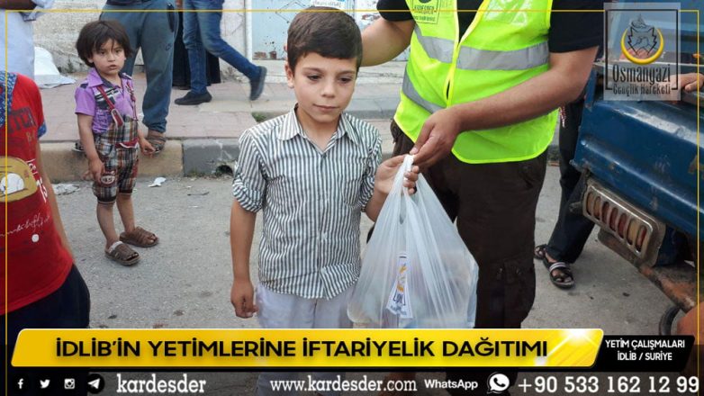 İDLİBİN YETİM VE ÖKSÜZLERİ İÇİN İFTARİYELİK DAĞITIMI 04