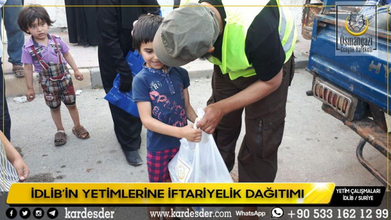 İDLİBİN YETİM VE ÖKSÜZLERİ İÇİN İFTARİYELİK DAĞITIMI 06