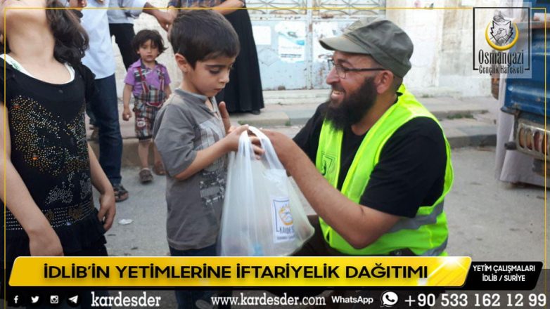 İDLİBİN YETİM VE ÖKSÜZLERİ İÇİN İFTARİYELİK DAĞITIMI 12