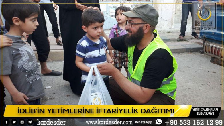 İDLİBİN YETİM VE ÖKSÜZLERİ İÇİN İFTARİYELİK DAĞITIMI 13