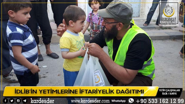 İDLİBİN YETİM VE ÖKSÜZLERİ İÇİN İFTARİYELİK DAĞITIMI 18
