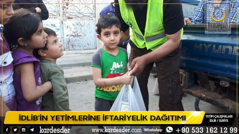 İDLİBİN YETİM VE ÖKSÜZLERİ İÇİN İFTARİYELİK DAĞITIMI 29