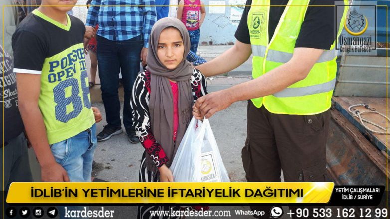 İDLİBİN YETİM VE ÖKSÜZLERİ İÇİN İFTARİYELİK DAĞITIMI 33