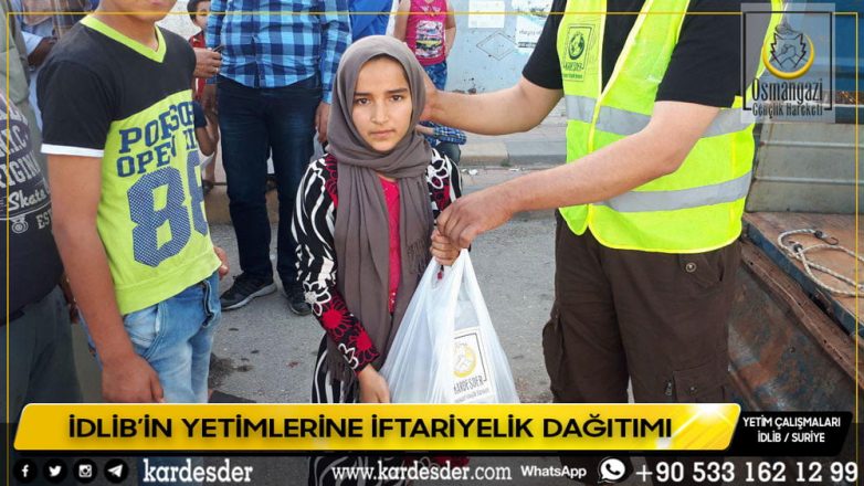 İDLİBİN YETİM VE ÖKSÜZLERİ İÇİN İFTARİYELİK DAĞITIMI 34