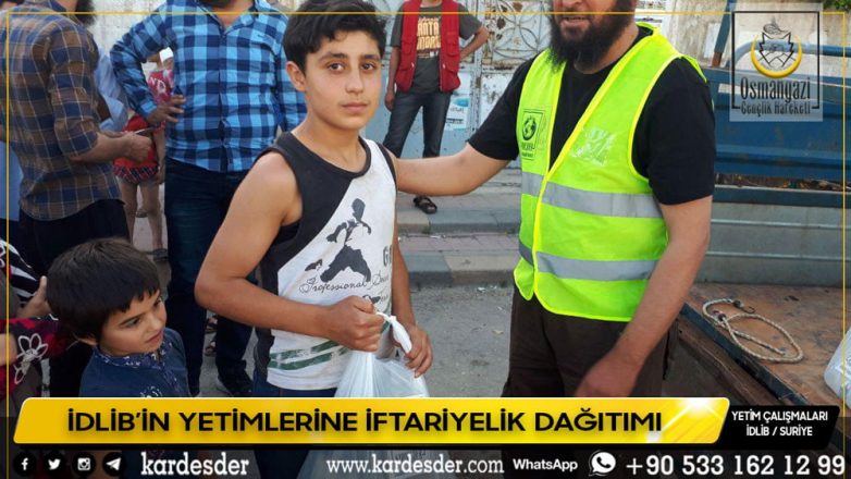 İDLİBİN YETİM VE ÖKSÜZLERİ İÇİN İFTARİYELİK DAĞITIMI 37