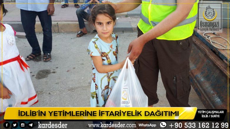 İDLİBİN YETİM VE ÖKSÜZLERİ İÇİN İFTARİYELİK DAĞITIMI 40