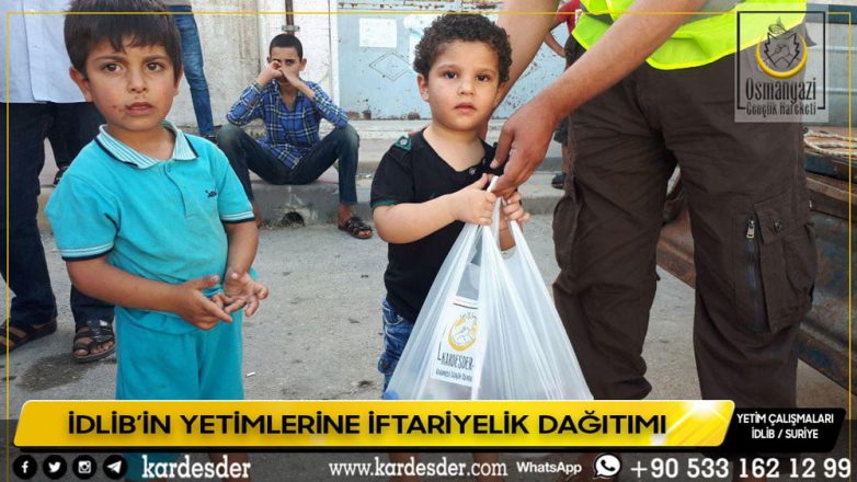 İDLİBİN YETİM VE ÖKSÜZLERİ İÇİN İFTARİYELİK DAĞITIMI 44