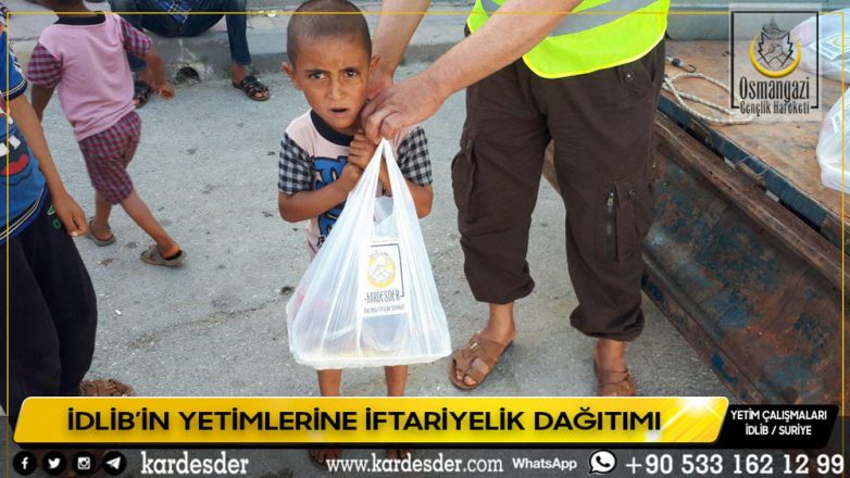 İDLİBİN YETİM VE ÖKSÜZLERİ İÇİN İFTARİYELİK DAĞITIMI 48
