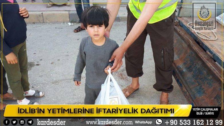 İDLİBİN YETİM VE ÖKSÜZLERİ İÇİN İFTARİYELİK DAĞITIMI 54