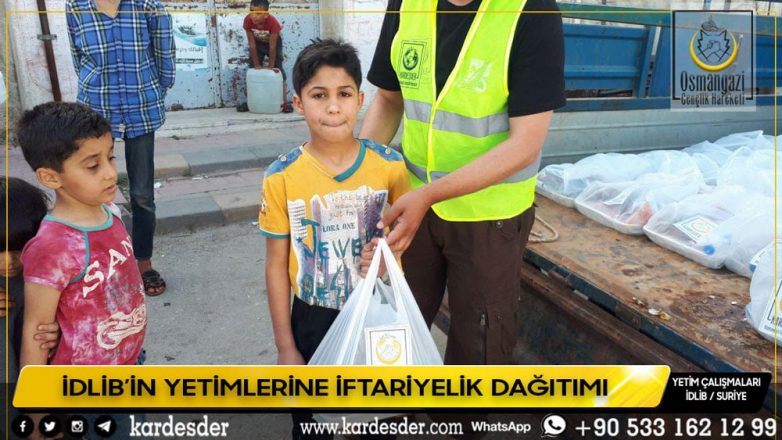 İDLİBİN YETİM VE ÖKSÜZLERİ İÇİN İFTARİYELİK DAĞITIMI 56
