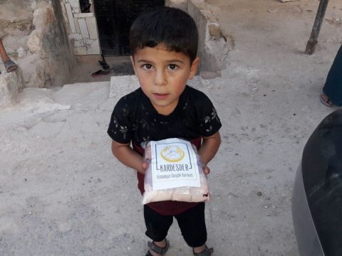 Kardeşlik köprüsü kurban etleriniz ile savaşın çocukları tebessüm ediyor 09