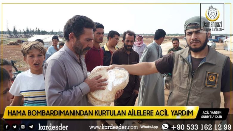 Hama bombardımanından kurtulup Atme kırsalına yerleşen mazlum halka ekmek dağıtımı 01