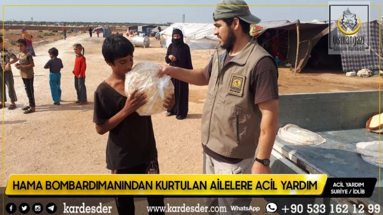 Hama bombardımanından kurtulup Atme kırsalına yerleşen mazlum halka ekmek dağıtımı 05