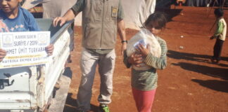 hama bombardimanindan kurtulan halka ekmek daĞitimimiz devam edİyor 44 e1571102437896