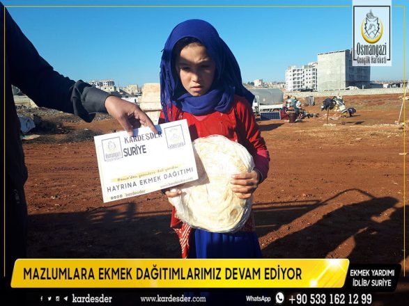 surİyede Çocuklar ekmek İle sevİnİyor mutlu oluyor 18