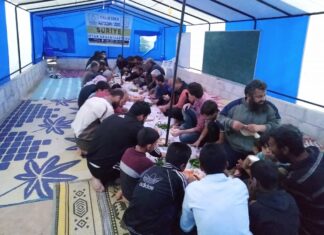 cadirlarda yasam mucadelesi veren kardeslerimize iftar sofrasi 16