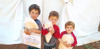 minik kardeslerimiz ekmegini yetim kardesleri ile bolustu 21