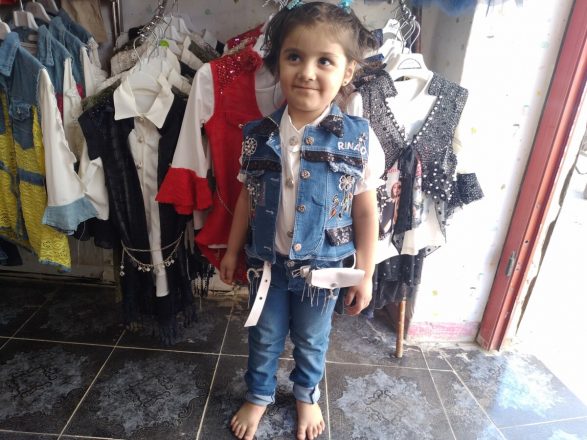 yetim kalan binlerce cocuktan birine sahip cikmak istemez misiniz 24