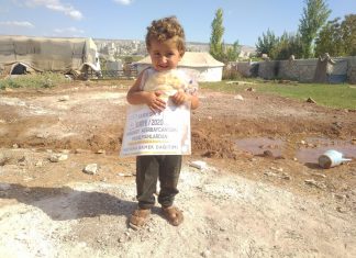 gelecek olan yardimlarin yolunu gozleyenler var 01