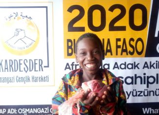 akika kurbanlarinizi afrika da kesiyoruz 01
