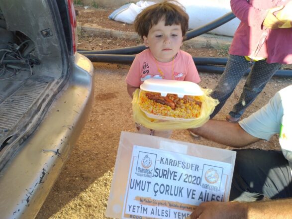 sicak bir kap yemek ile yetimlerin kalbine dokunun 19