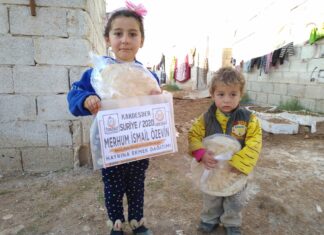 yetimlerin sofrasinda bir lokma ekmek ile payin olsun 42