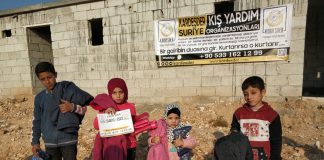 yoksul ve yetim cocuklar icin kislik bot ve mont yardimi 01