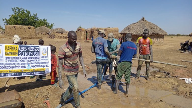 afrika da bir su kuyusu acma calismalarimiz devam ediyor 05