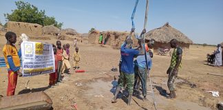 afrika da bir su kuyusu acma calismalarimiz devam ediyor 07
