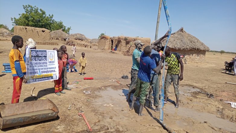 afrika da bir su kuyusu acma calismalarimiz devam ediyor 08