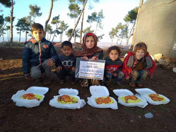 yetimlere bir kap yemek ikram ederek onlara iyilikte bulunun 13