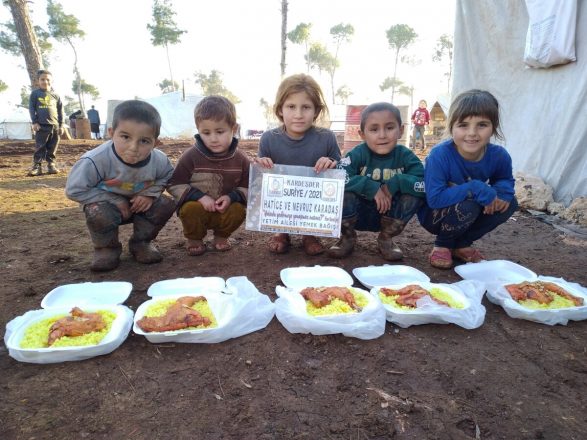 yetimlere bir kap yemek ikram ederek onlara iyilikte bulunun 15