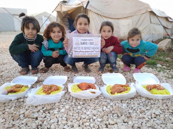 yetimlere bir kap yemek ikram ederek onlara iyilikte bulunun 19