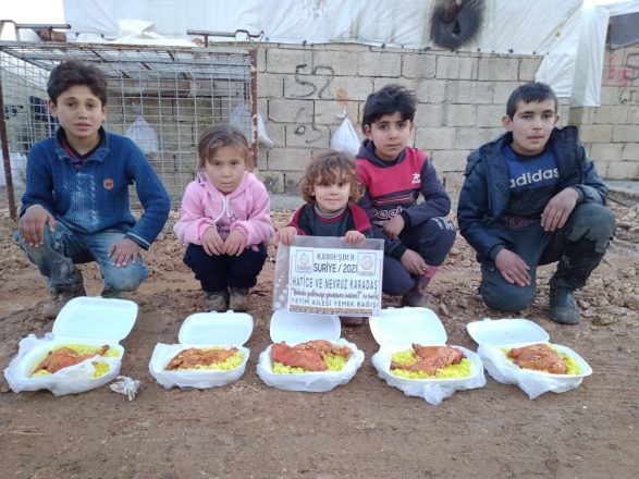 yetimlere bir kap yemek ikram ederek onlara iyilikte bulunun 24