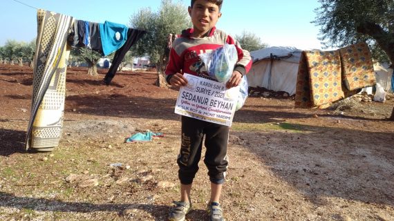 ihtiyac sahibi cocuklara kislik giyecek yardimi 05