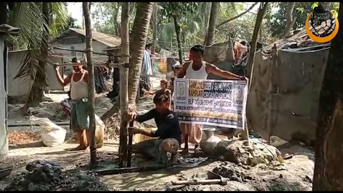 arakanli kamplarinda su kuyusu acma calismlarimiz devam ediyor 01