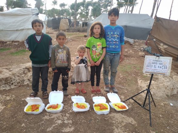 sicak bir yemek bulmakta zorlanan kardeslerine destek ol 03