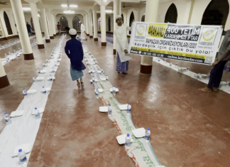 arakanli yetim kardeslerimiz ile iftar sofralarinda bulusuyoruz 02