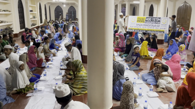 arakanli yetim kardeslerimiz ile iftar sofralarinda bulusuyoruz 03