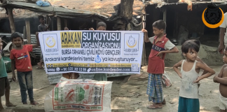 genclerden arakanli kardeslerine su kuyusu bagisi 01