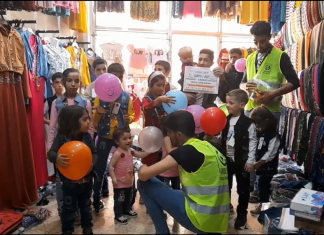 yetimlere yeni elbiseler ile iyilikte bulunmak istermisiniz 01