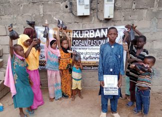 her kosesi ayri bir dram olan afrika da kurbanlarinizi kesiyoruz 01