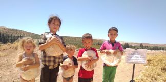 yetimlerin sofrasina bir lokmada sen koy 08