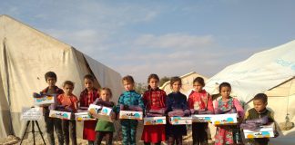 kis geldi onlara bot ve mont bagisin iile iyilik yap 01