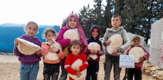 suriyeli yetim kardeslerini ekmeksiz birakma 01