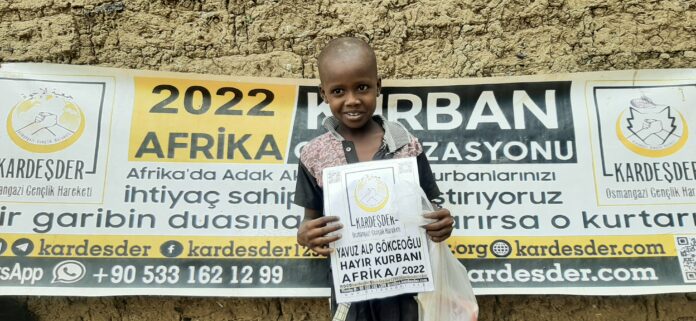 Afrika Da Kurban Etlerini Yetimlere Ulastirdik