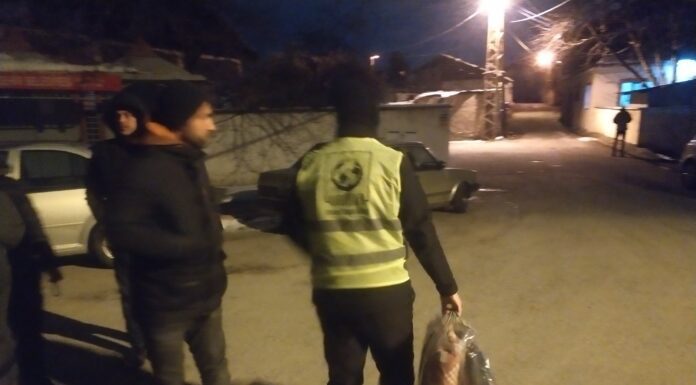 Deprem Mağduru Afetzedelere Battaniye Yardımı Deprem Mağduru Afetzedelere Battaniye Yardımı — 1