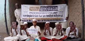 Afrika Nin Yetimlerine Kur An I Kerim Bagislarinizi Ulastiriyoruz