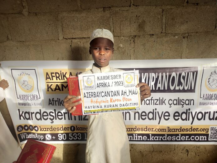 Afrika Nin Yetimlerine Kur An I Kerim Hediye Ederek Rahman A Yakinlas